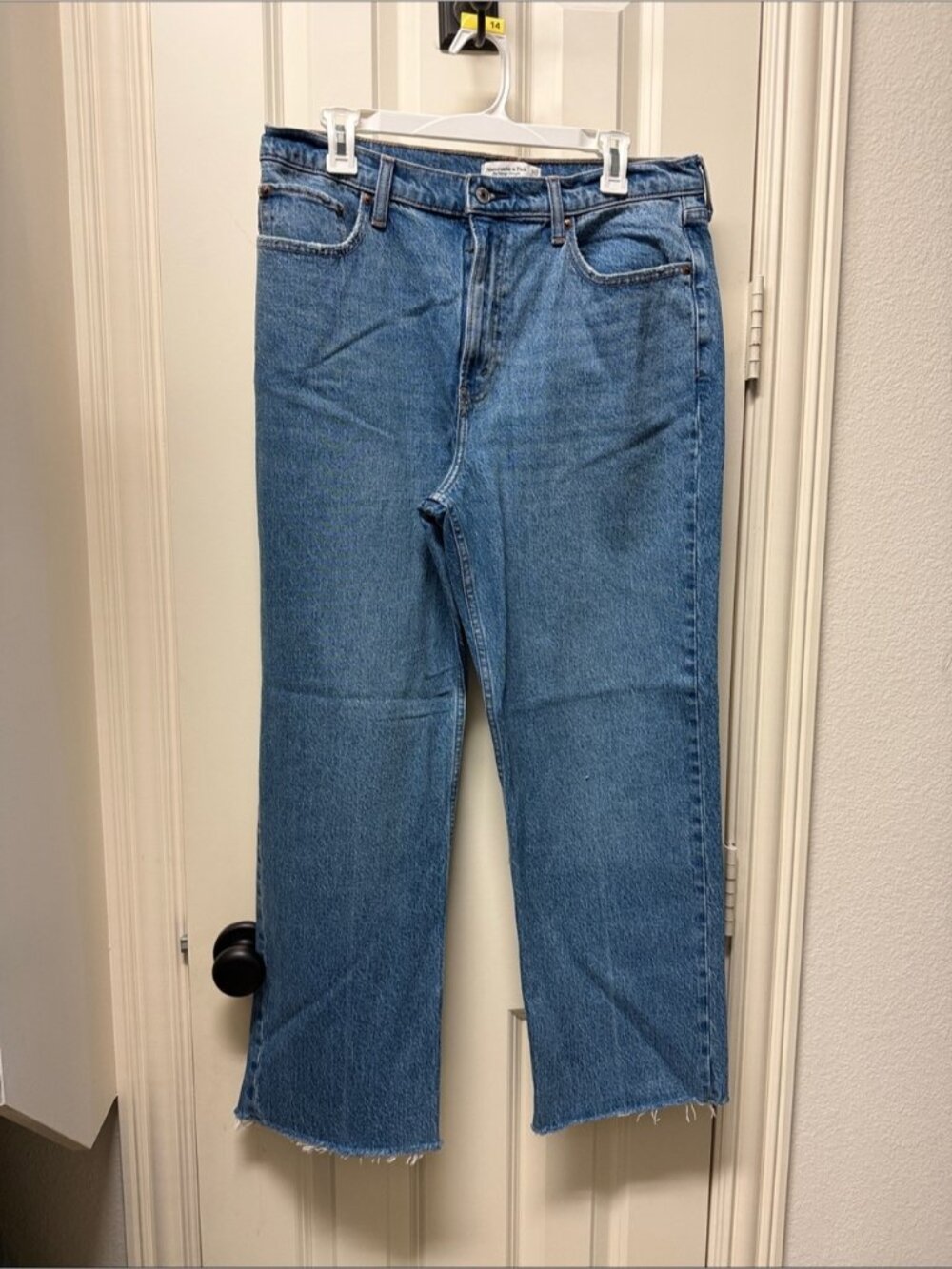 Abercrombie and Fitch - vintage straight high rise 31